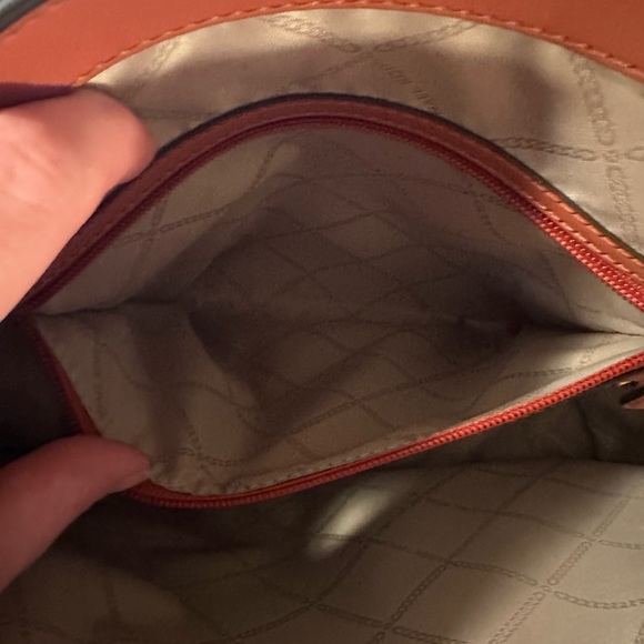 Michael Korrs “Authentic” Tags are included slightly used Voyager East/West Tote - Picture 3 of 12